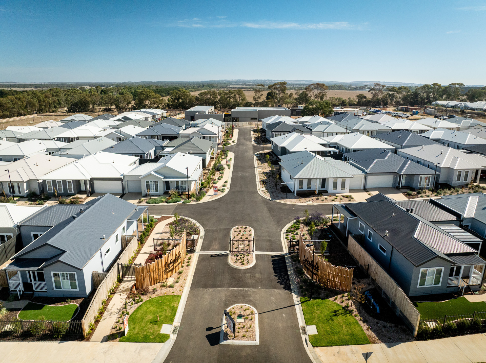 LSL The Shores Entrance April2025 3