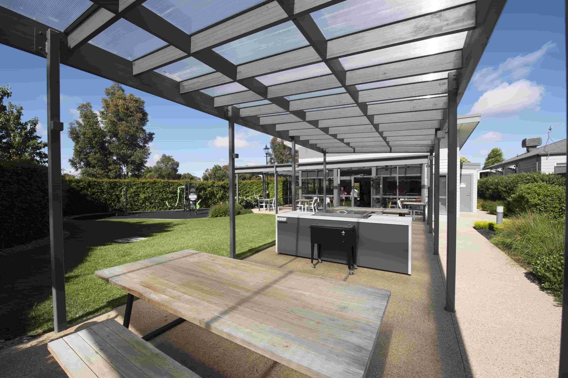 LSH Outdoor entertaining min