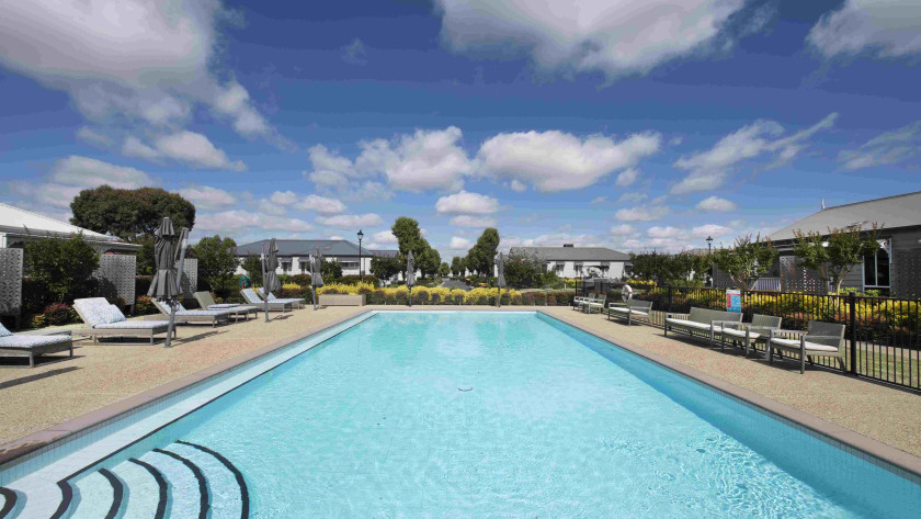 LSH Outdoor pool min