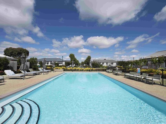 LSH Outdoor pool min