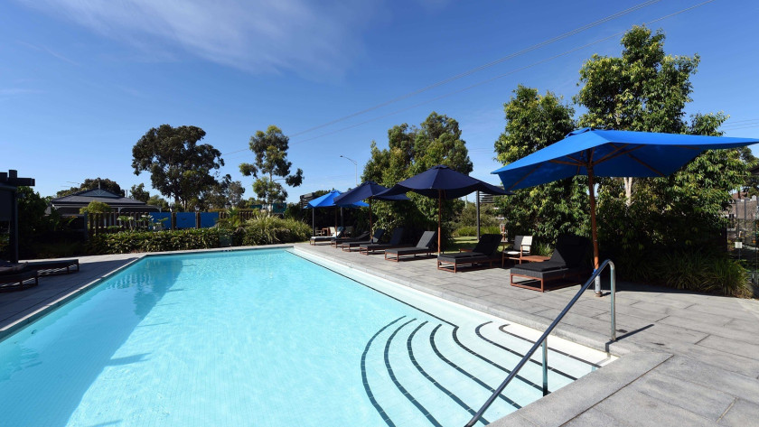 Lifestyle Chelsea heoghts outdoor pool2 low res