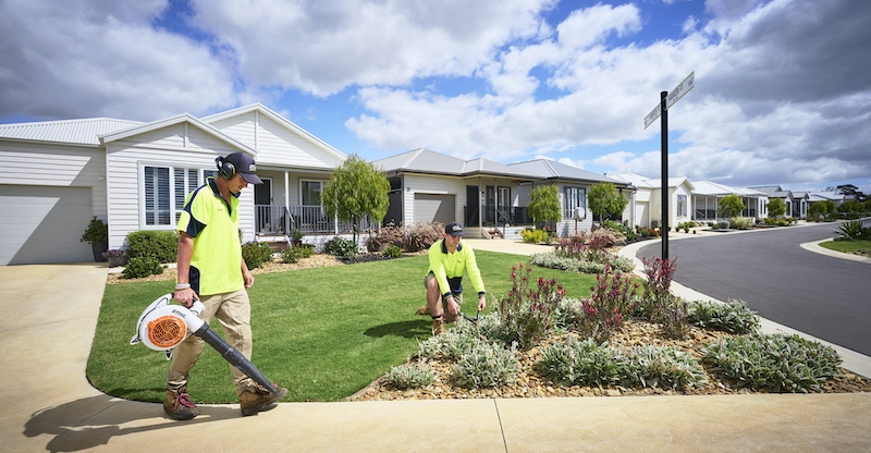 Lifestyles Day1 183 Low Res APL front garden maintenance