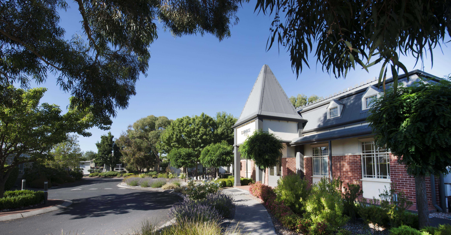 Lifestyle Brookfield Clubhouse5