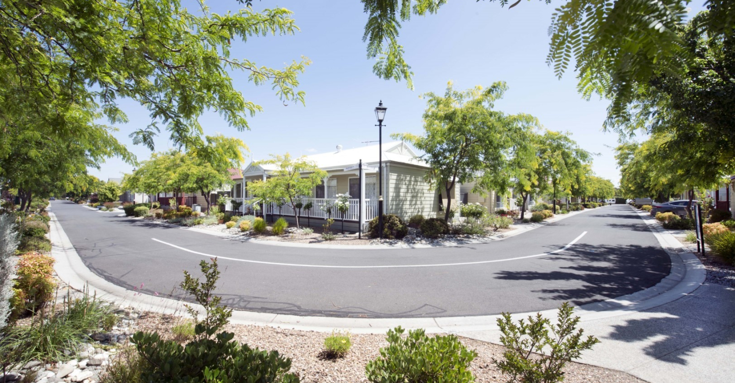Lifestyle Seasons Streetscape