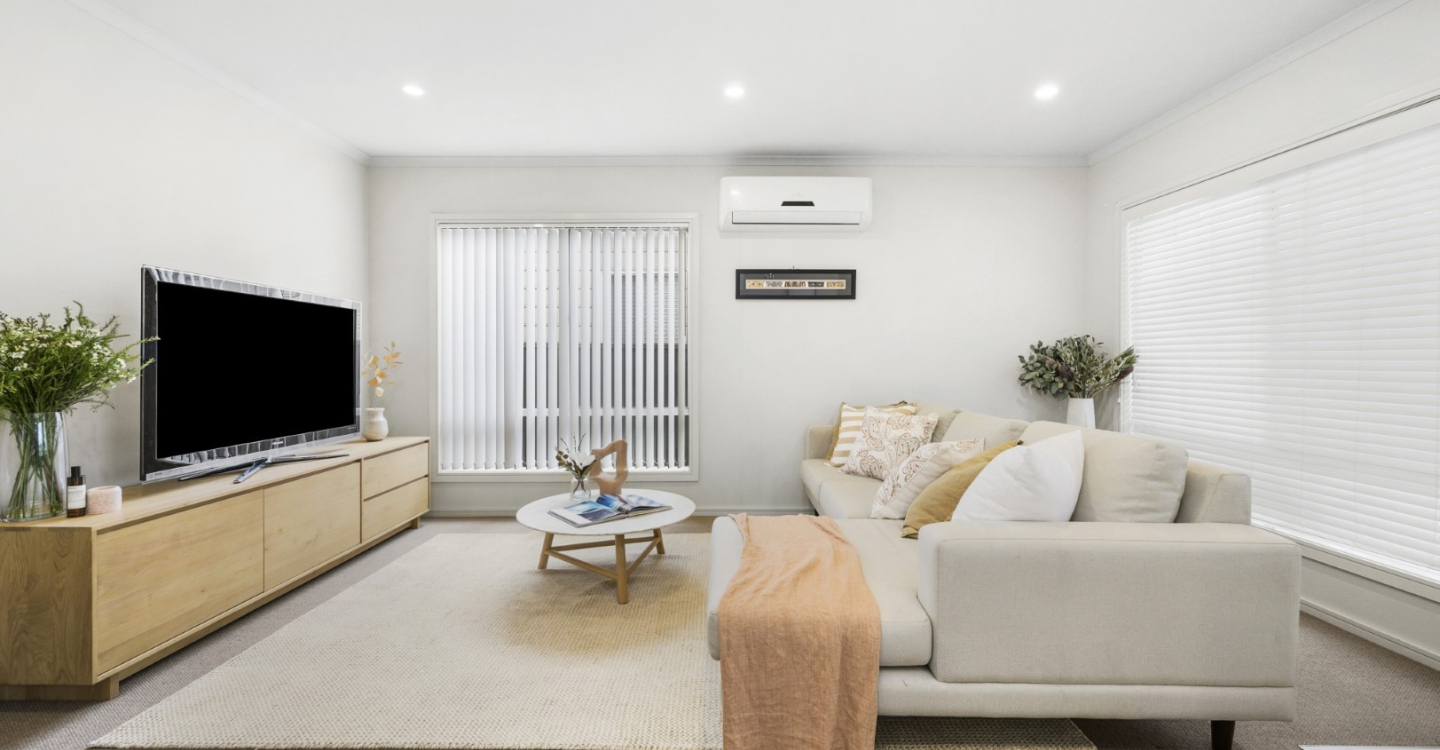 LL 070 Goulburn living1