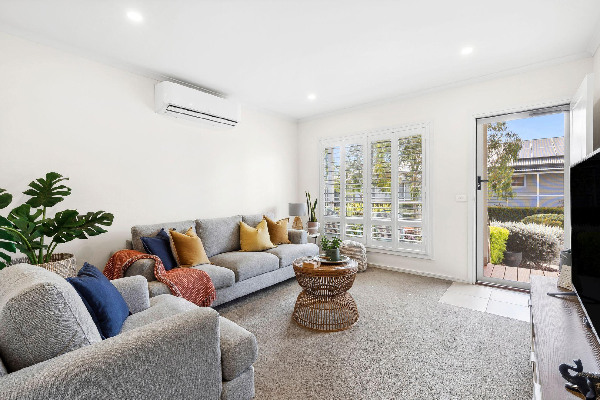 1 hero LOG127 Livingroom