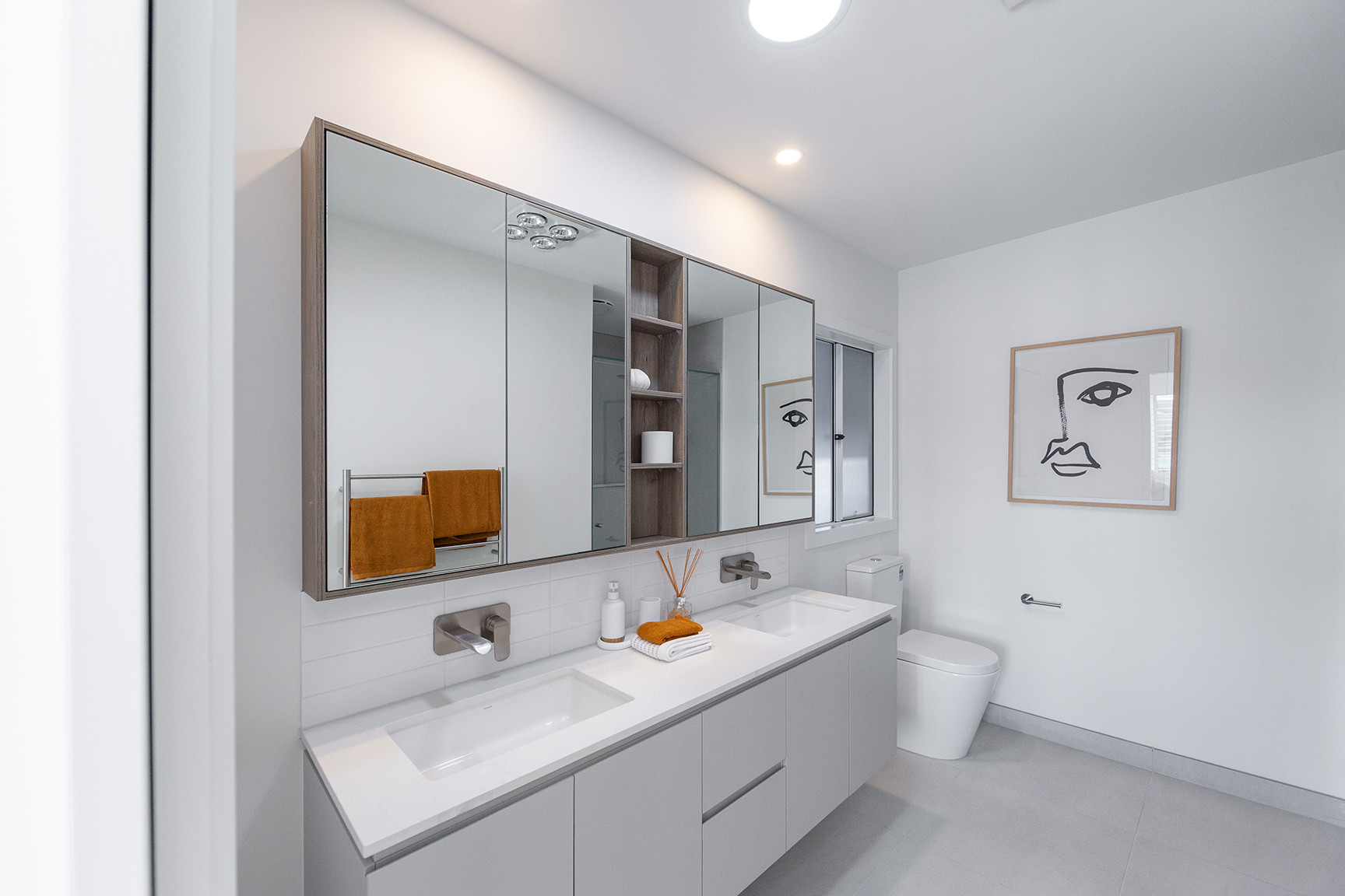 LWD Tarryn Corner Ensuite LR