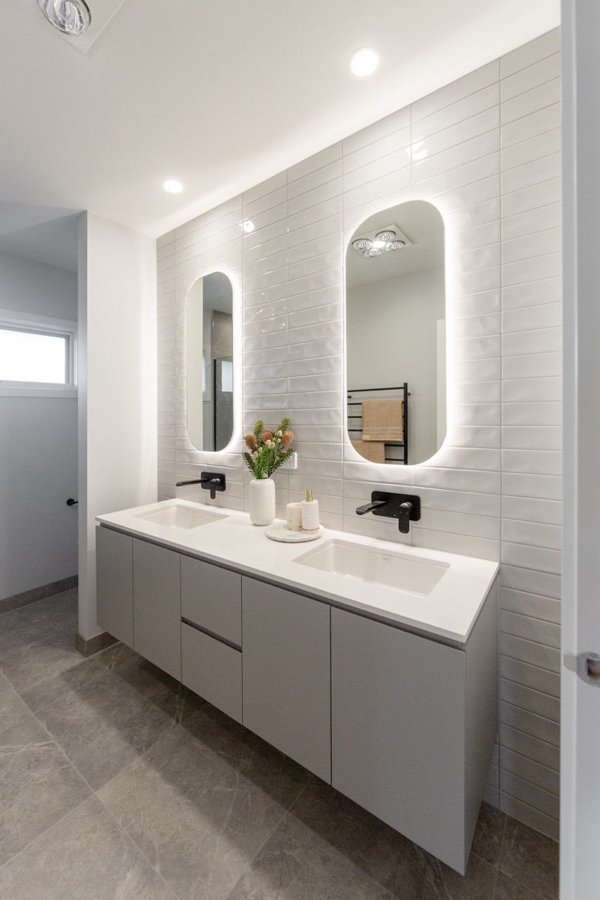 LRL Talis Corner Bathroom 2