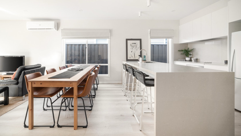 1 LRF153 Diningroomhero