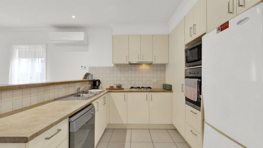 3 LS058 Kitchen