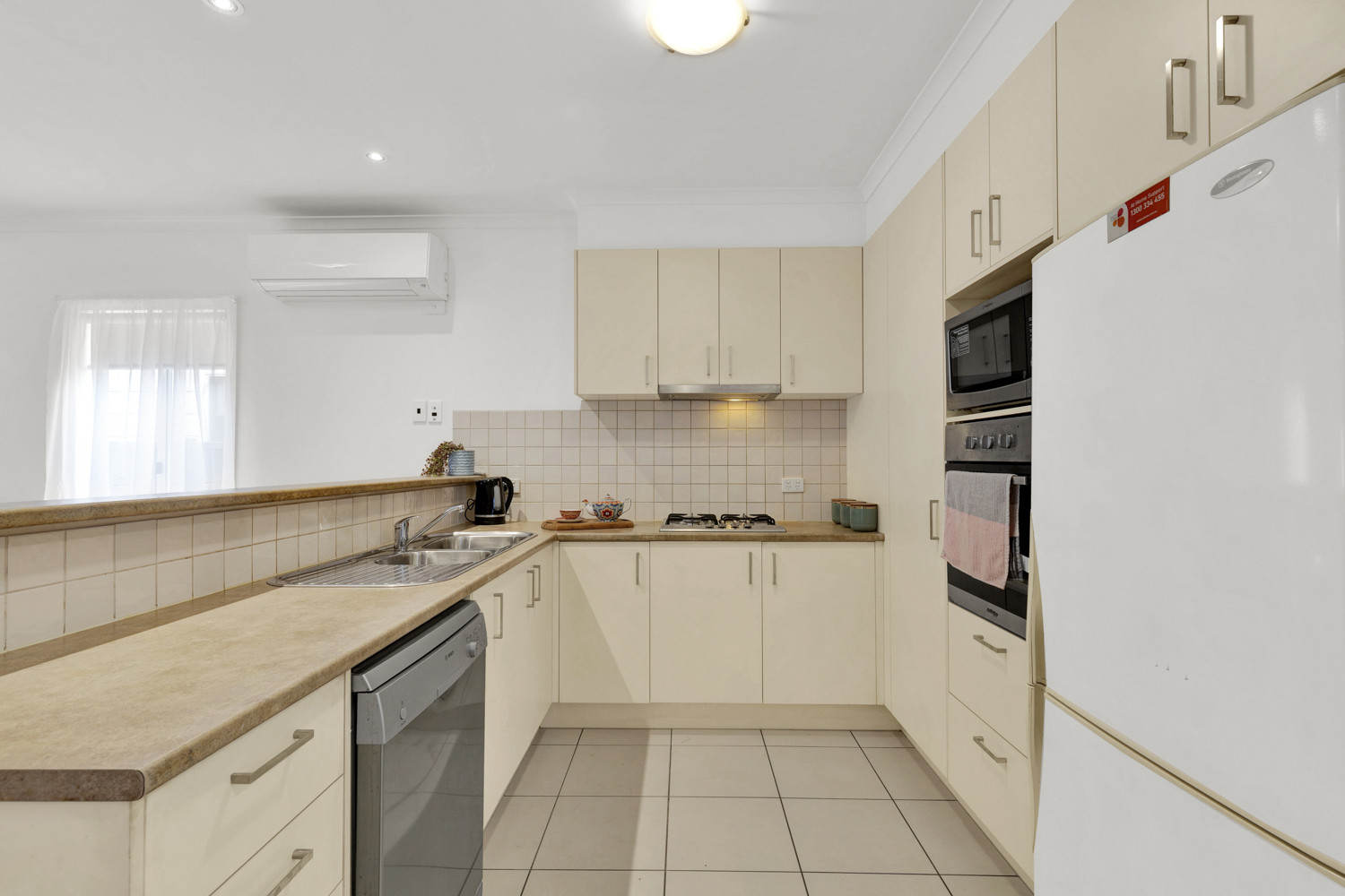 3 LS058 Kitchen
