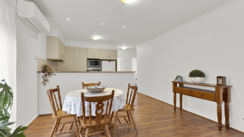 2 LS058 Diningroom