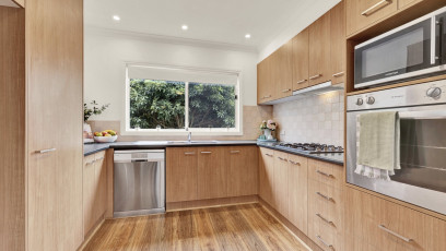 4 LB070 Kitchen