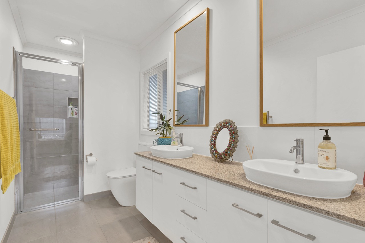 3 LWT042 Ensuite Bathroom