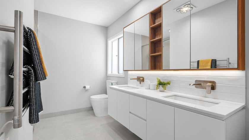 5 LBE155 Bathroom