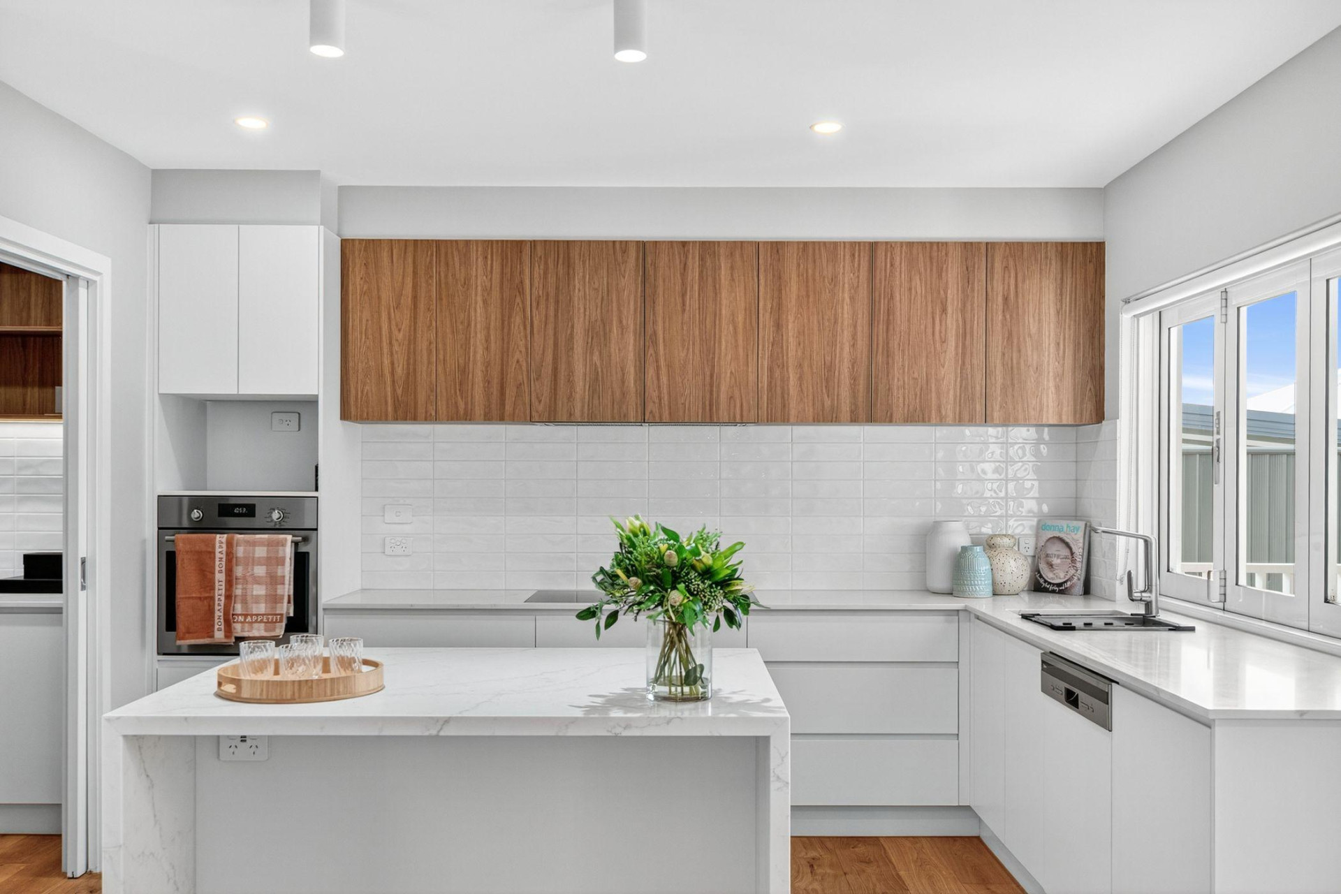 2 LBE155 Kitchen