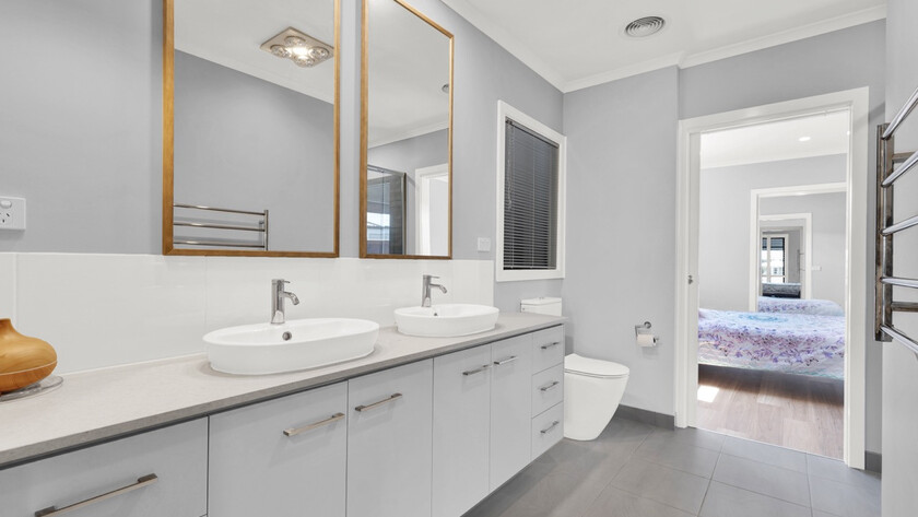 6 LWT105 Bathroom