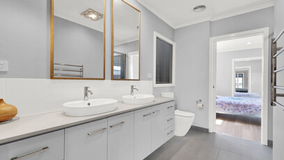 6 LWT105 Bathroom