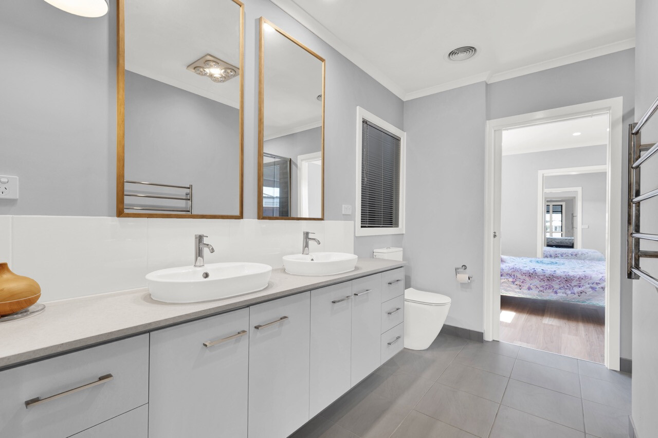 6 LWT105 Bathroom