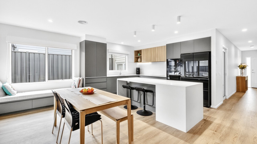 1 LSS031 Dining Kitchen Hero