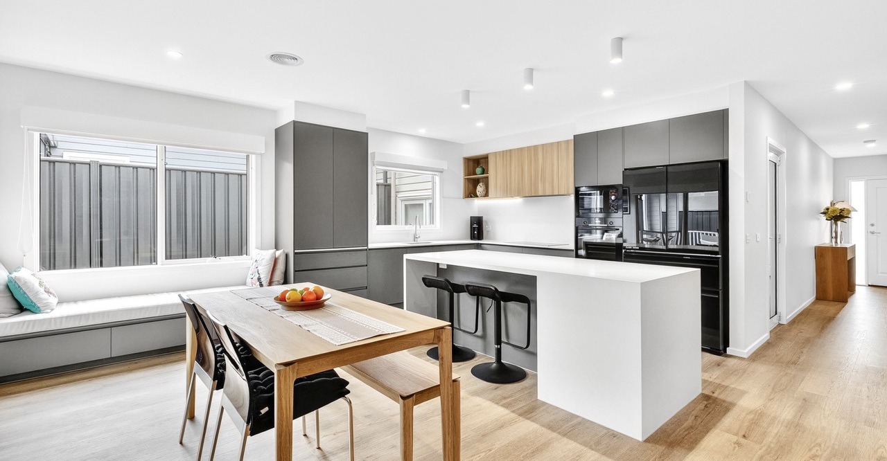 1 LSS031 Dining Kitchen Hero