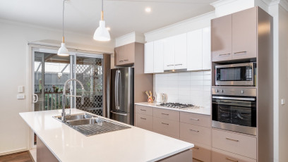 1 LSH 249 Kitchen Hero