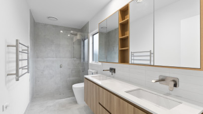4 LBE106 Bathroom