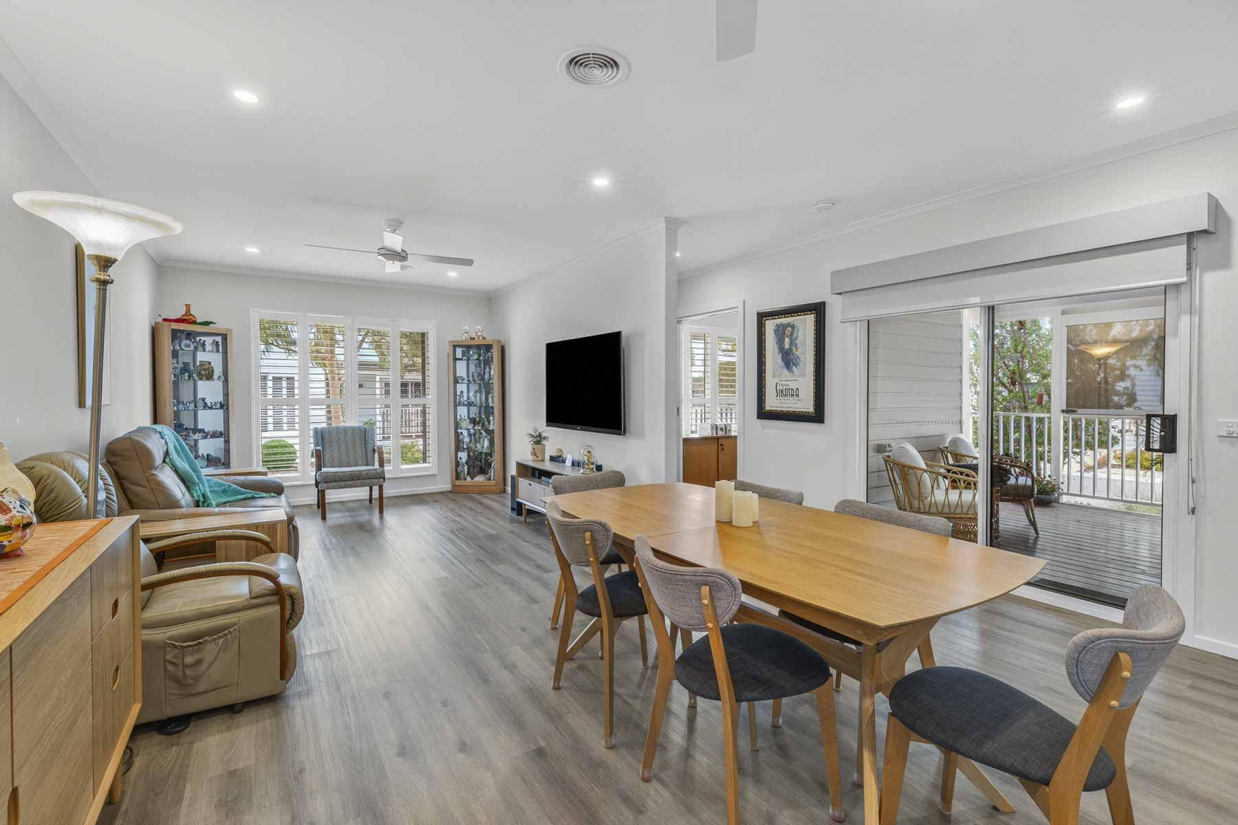 1 LSL078 Dining Hero