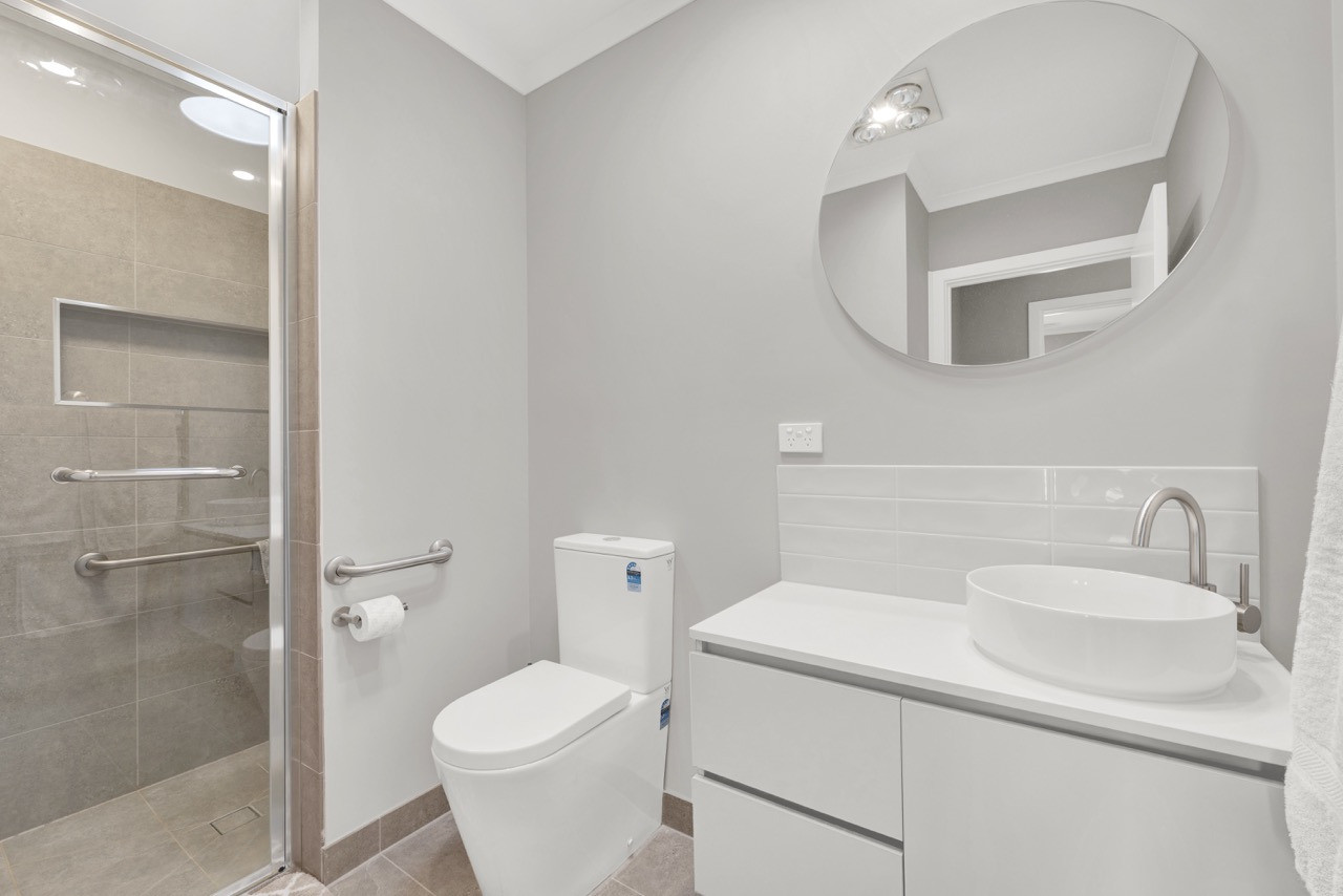 4 LDS013 Bathroom
